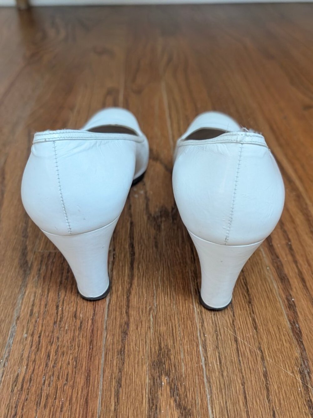 Vintage Salvatore Ferragamo White Heels - Low Kitten Heel - Retro Office Pumps - Picture 9 of 16